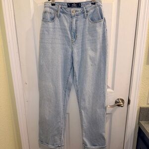 Hollister Ultra High Rise Dad Jeans Size 27 Light Wash 31” Inseam Straight Leg